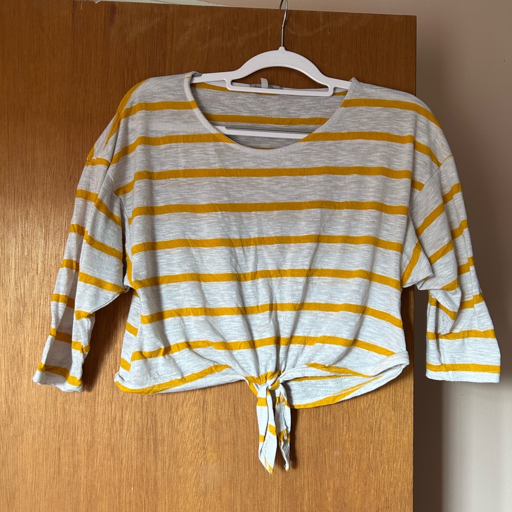 Pre-loved Charlotte Russe Women's Crop Top